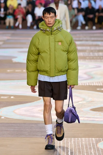 Look 32